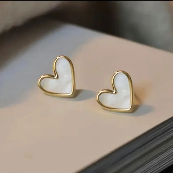 NWT Petite White Enamel Heart Pierced Earrings - Picture 3 of 3